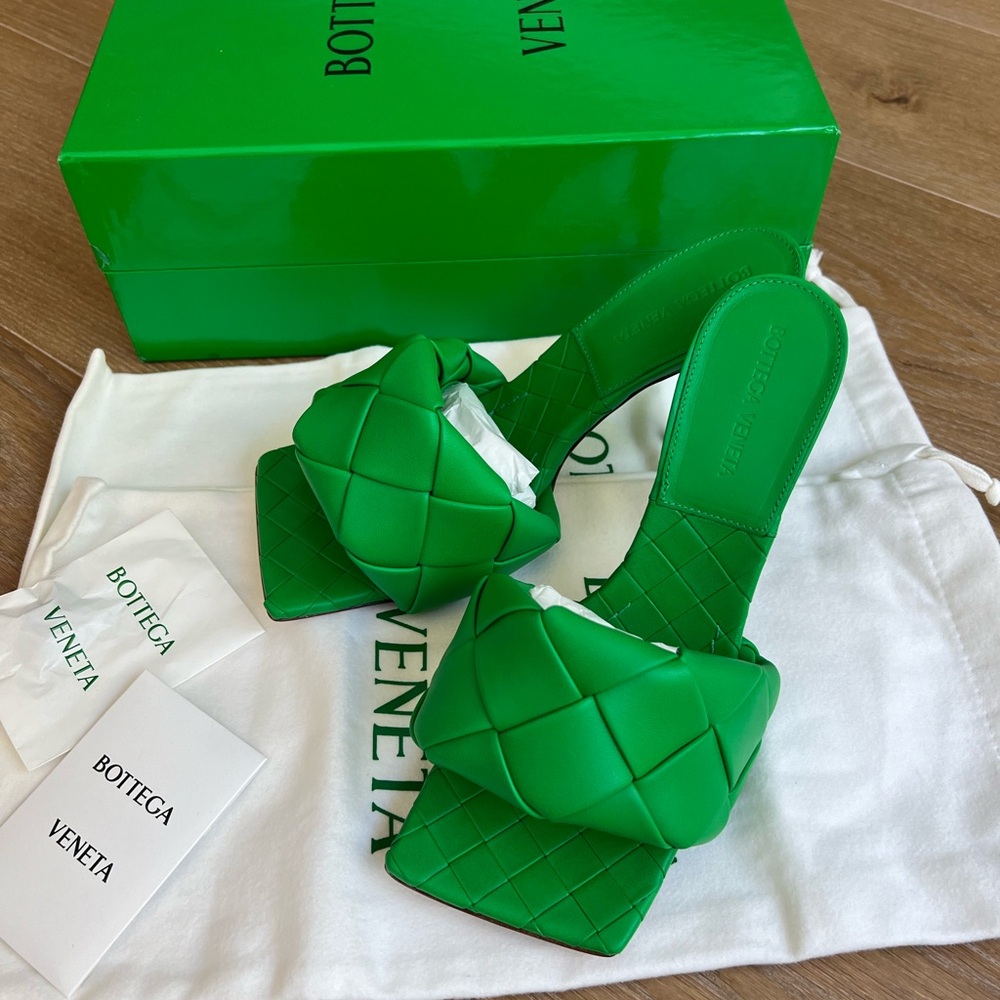 Bottega Venetia Lido Intreciato Sandals -Grass - 38 New in a box. Authentic!
